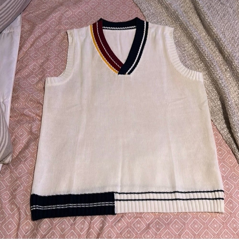 H&M VEST SIZE SMALL BUT FITS LIKE MEDIUM BRAND NEW